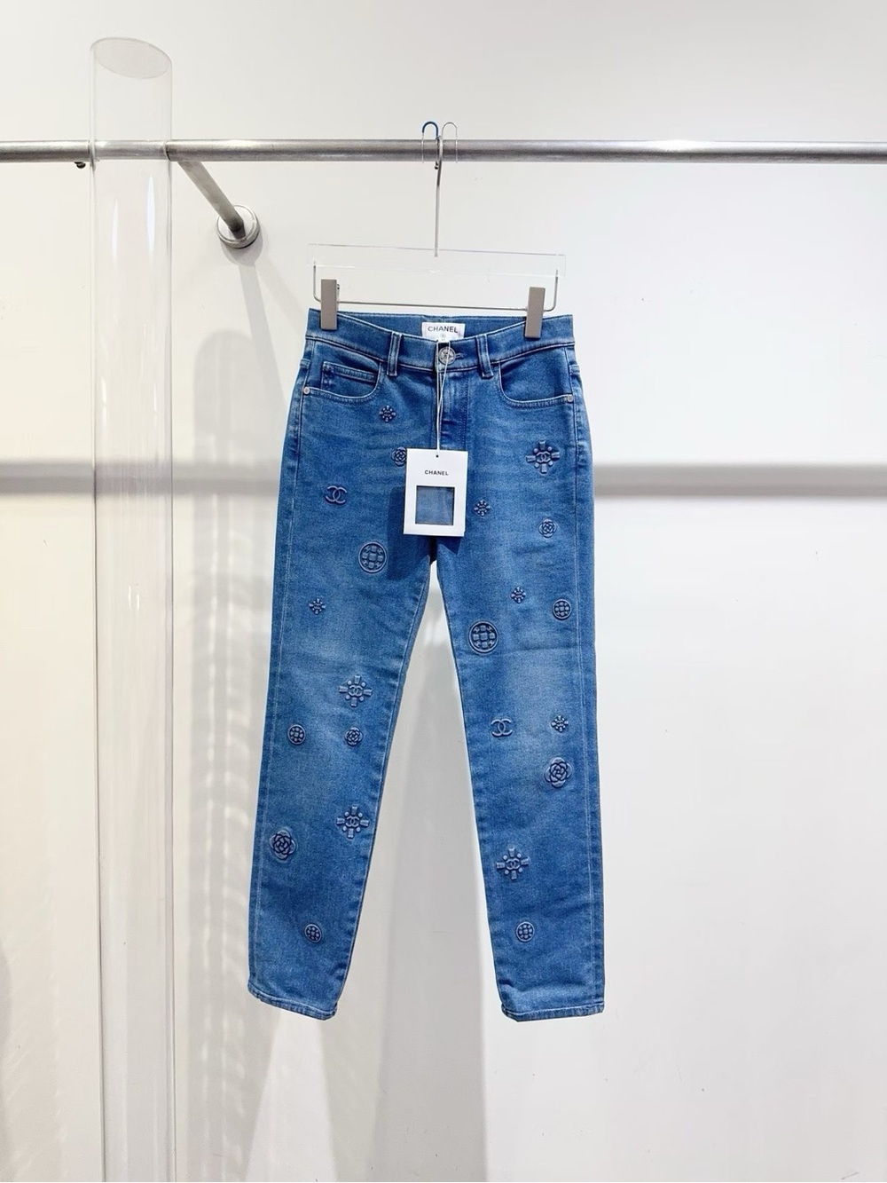 🚩steal CHANEL Medium Blue Embroidered Straight-Leg Jeans